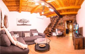 Awesome Home In Jamnica Pisarovinska 