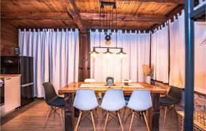 Awesome Home In Jamnica Pisarovinska 