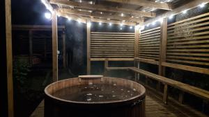 La Casa del Árbol Villarrica Cabañas-Piscina-Tinajas