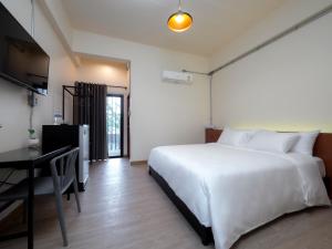 Moonlight Cafe and Hotel