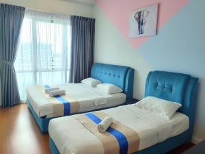Sunset Seaview Vacation Condos @ IMAGO Shopping Mall