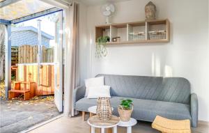 2 Bedroom Nice Home In Heinkenszand