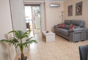 Apto ISA: amplio y acogedor apto de 75m con terraza, aire acondicionado y parking gratuito