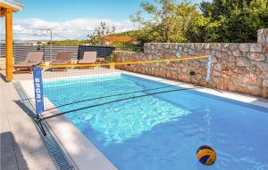 3 Bedroom Cozy Home In Lukoran