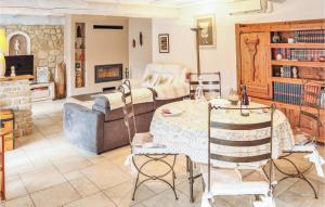 Maisons de vacances Awesome Home In Espeluche With Wifi : photos des chambres