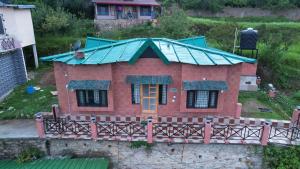 SKY TOUCH COTTAGES AND STAYS UNIT 2