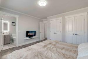 Rare Find fully renovated 6 bedroom 3 bath and both levels
