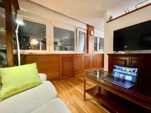 GOLD 4 metro WiFi 65’TV Netflix HBO AppleTV Disney_