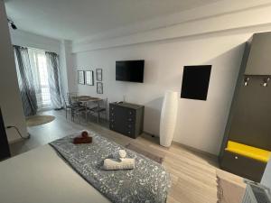 When Nights are Bold walking distance to Palas