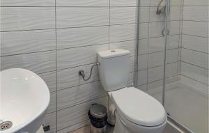 2 Bedroom Beautiful Home In Wilcze