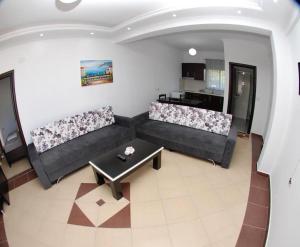 Klejvi Apartments