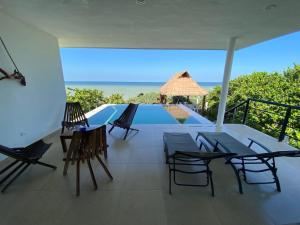 Escape to Paradise, Minimalist 4-BR Beachfront, 300 Mbps with amazing views