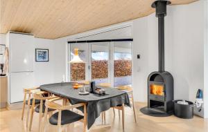 Nice Home In Strøby With Wifi