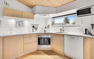 Nice Home In Strøby With Wifi