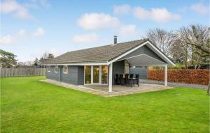 Nice Home In Strøby With Wifi