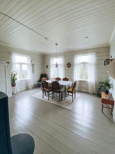 Heggjabygda Gjestegard - historisk tømmerhus i landlige omgivelser