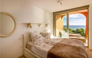 3 Bedroom Cozy Apartment In Villajoyosa
