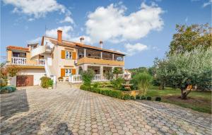 Nice apartment in Medulin with 3 Bedrooms and WiFi
