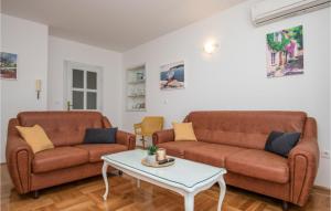 Beautiful Home In Makarska With Outdoor Swimming Pool, 3 Bedrooms And Wifi