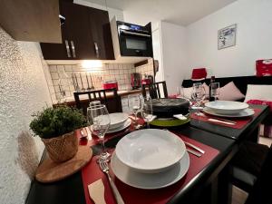 Le Val dHuez, Vue sur le Village et le Domaine