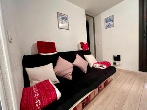 Le Val dHuez, Vue sur le Village et le Domaine