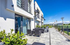 Beautiful apartment in Sarbinowo with WiFi and 2 Bedrooms