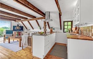 Beautiful Home In Løgstrup With Wifi