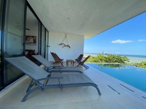 Escape to Paradise, Minimalist 4-BR Beachfront, 300 Mbps with amazing views