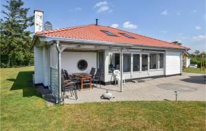 4 Bedroom Cozy Home In Tarm