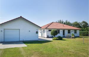 4 Bedroom Cozy Home In Tarm