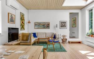 Lovely Home In Fårevejle With Kitchen