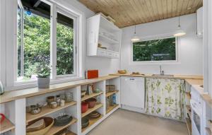 Lovely Home In Fårevejle With Kitchen