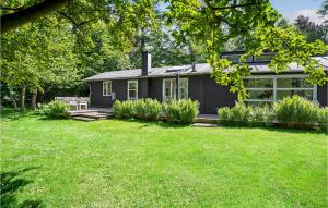 Lovely Home In Fårevejle With Kitchen
