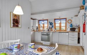 3 Bedroom Lovely Home In Store Fuglede