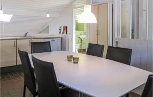 2 Bedroom Lovely Apartment In Allinge