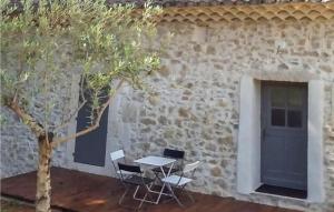 Maisons de vacances Amazing home in Bollne with Outdoor swimming pool, WiFi and 3 Bedrooms : photos des chambres