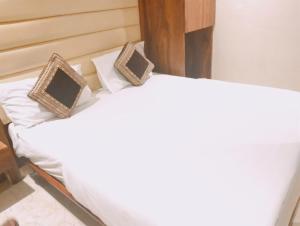 Hotel Adams Inn Near Mumbai Airport