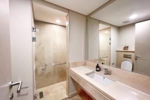 Waterfront & Groovy 2 BDR Mangroovy Free Pool & Beach Access