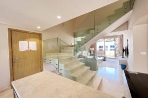 Dazzling 2 BDR w Rooftop Mangroovy Free Pool & Beach Access