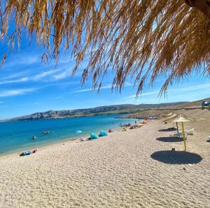 2 Bed Flat - Sleeps 8 - Parking - Wifi