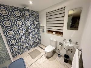 Charming 200 year old cottage with yard