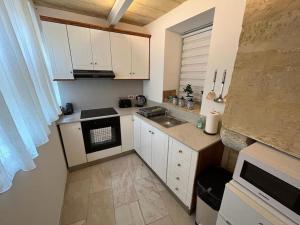 Charming 200 year old cottage with yard