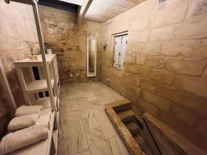 Charming 200 year old cottage with yard