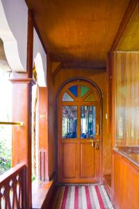 Rajahamsam Houseboat