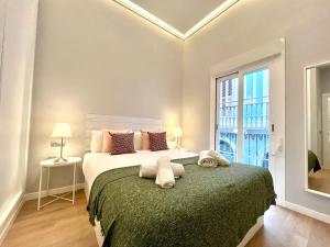 Guadiaro & old town with patio by ELE Apartments