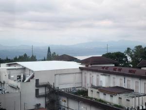 Lucky East Serin with Netflix DisneyPlus FreeCoffeeTea & Recliner