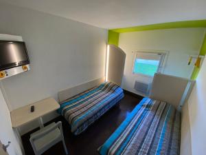 Hotels Hotel Class'Eco Carcassonne : Chambre Lits Jumeaux avec Salle de Bains Commune