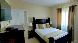 Paradise Oasis at Oceanpointe - Solar Power, Starlink WiFi, Pool and Free Parking