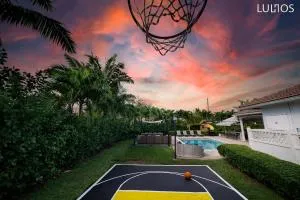 Miami 5BR Villa w Heated Pool, Games & BBQ L01 - Goulds
