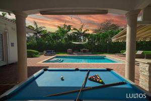 Beauty Miami Villa - Heated Pool, Playground & BBQ